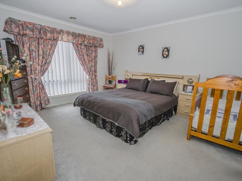 17 Marne Drive, Roxburgh Park VIC 3064