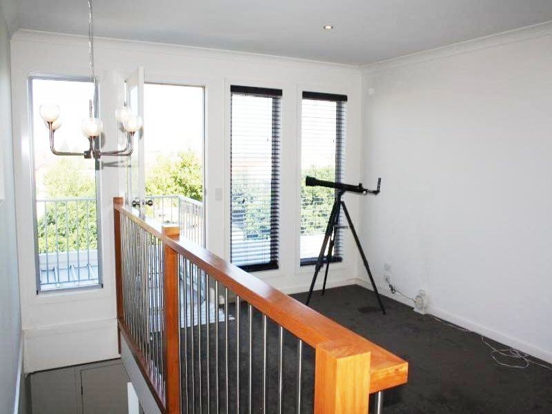 11 Braeside Walk, Caroline Springs VIC 3023