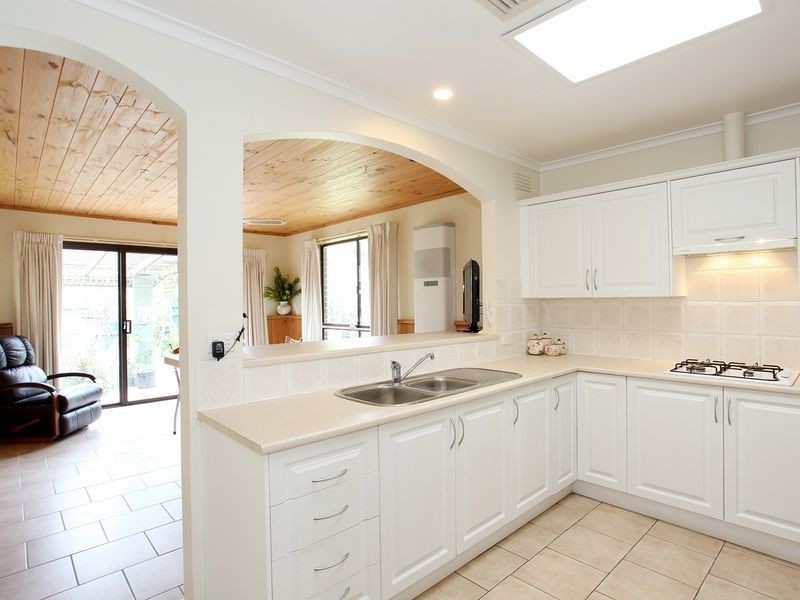 42 Burnleigh Drive, Gladstone Park VIC 3043