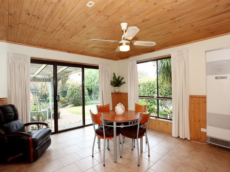 42 Burnleigh Drive, Gladstone Park VIC 3043