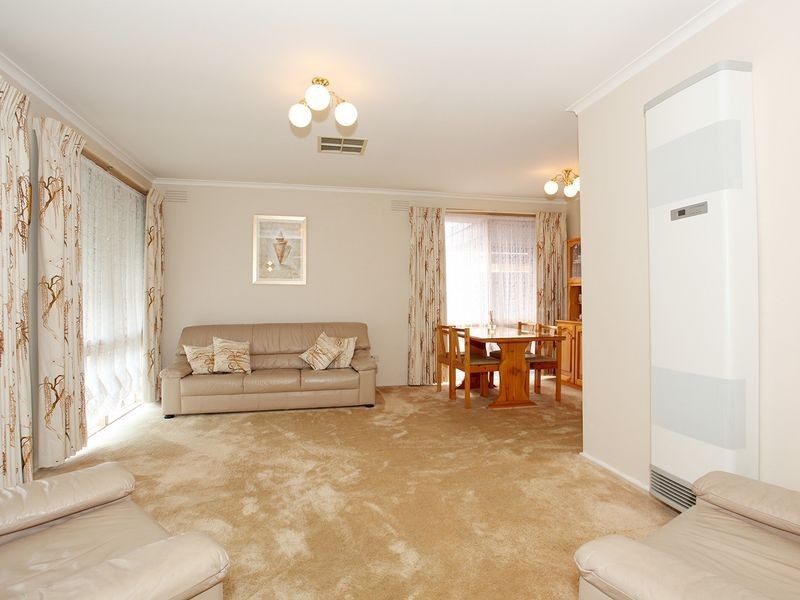 42 Burnleigh Drive, Gladstone Park VIC 3043