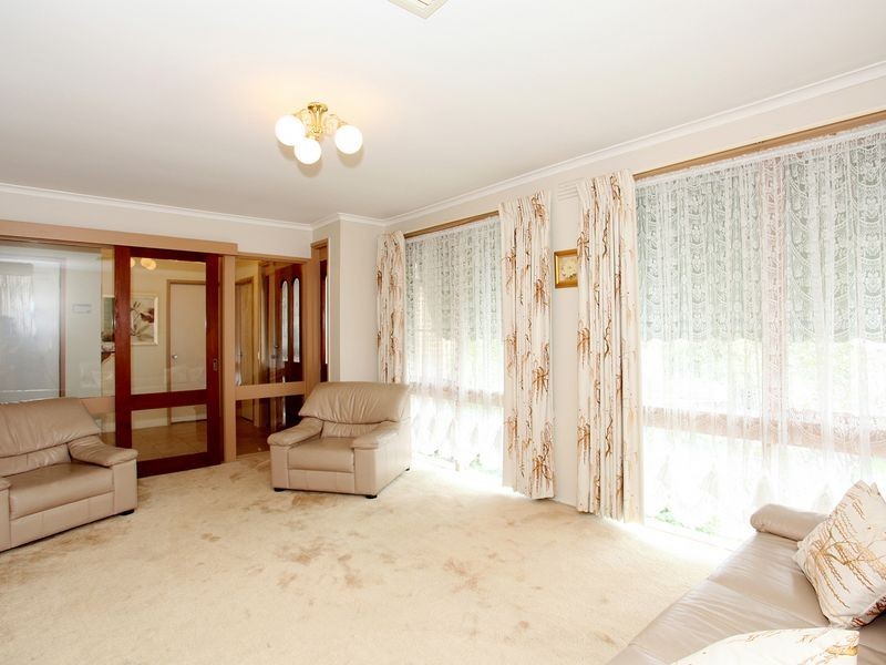 42 Burnleigh Drive, Gladstone Park VIC 3043