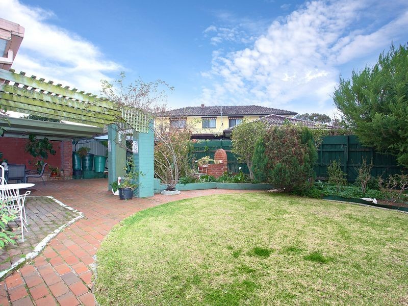 42 Burnleigh Drive, Gladstone Park VIC 3043
