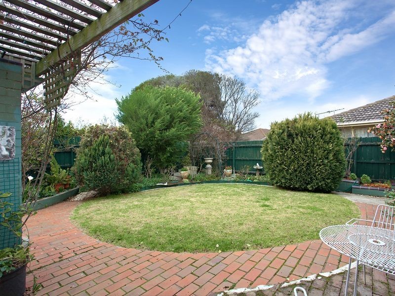 42 Burnleigh Drive, Gladstone Park VIC 3043