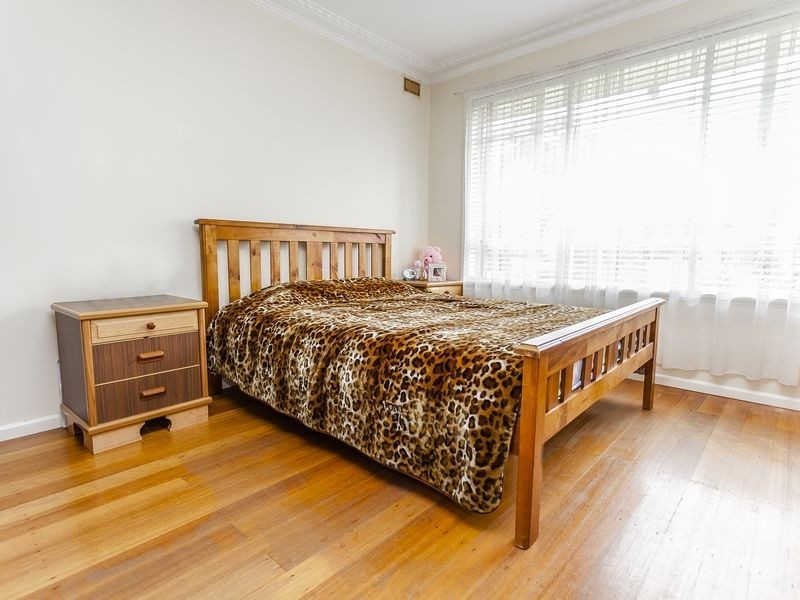 35 Waratah Avenue, Tullamarine VIC 3043