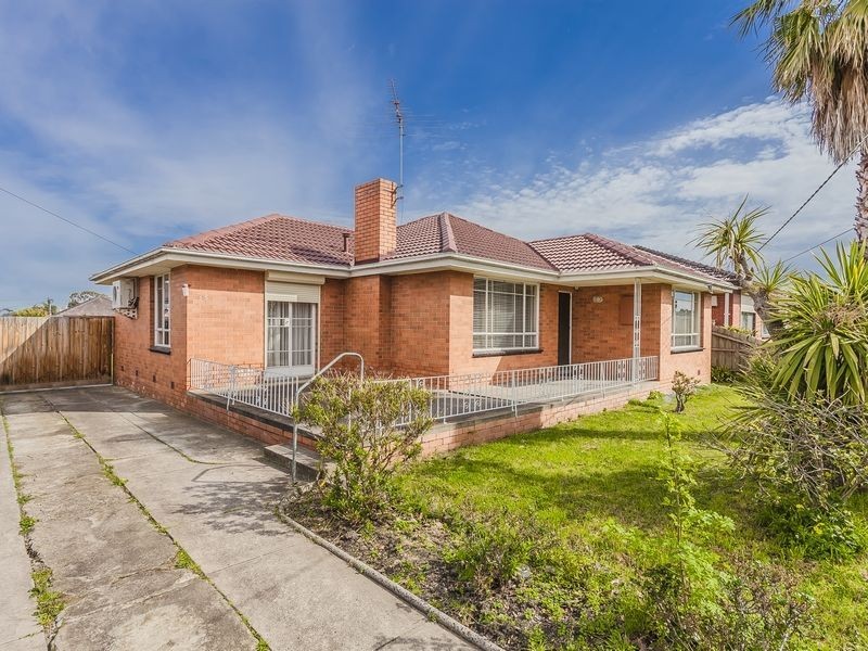 35 Waratah Avenue, Tullamarine VIC 3043