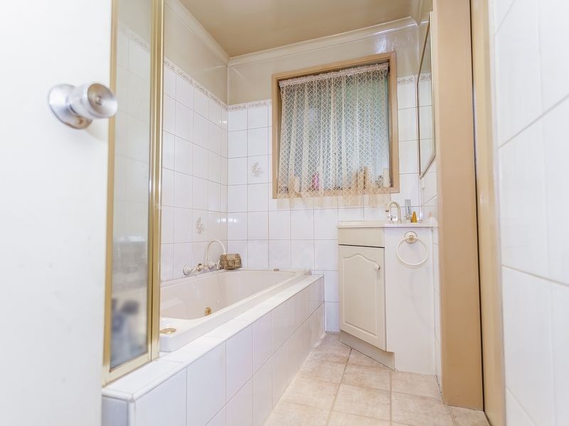 4 Lovat Court, Coolaroo VIC 3048