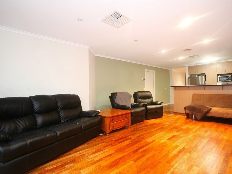 15 Goulburn Circuit, Caroline Springs VIC 3023