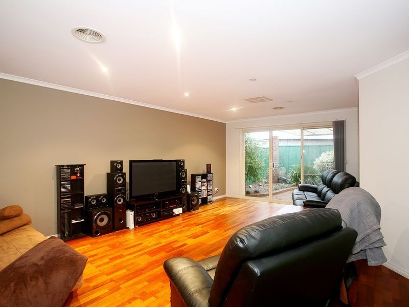 15 Goulburn Circuit, Caroline Springs VIC 3023