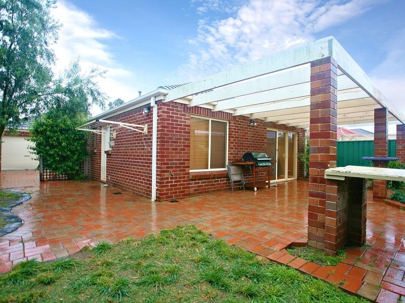 15 Goulburn Circuit, Caroline Springs VIC 3023