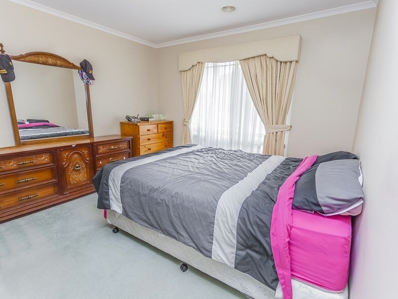 60 Wolviston Avenue, Hillside VIC 3037