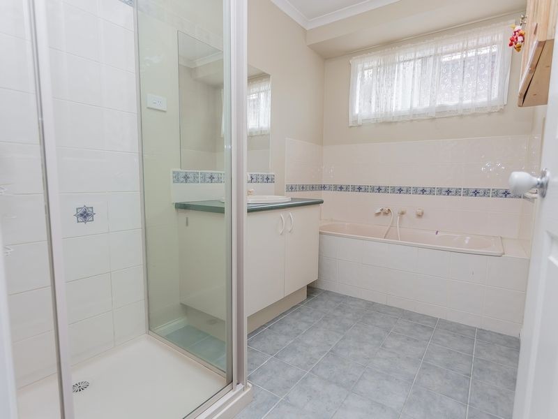 60 Wolviston Avenue, Hillside VIC 3037