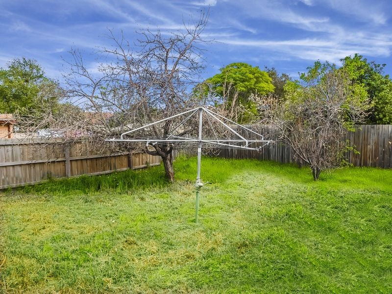 11 Currajong Street, St Albans VIC 3021