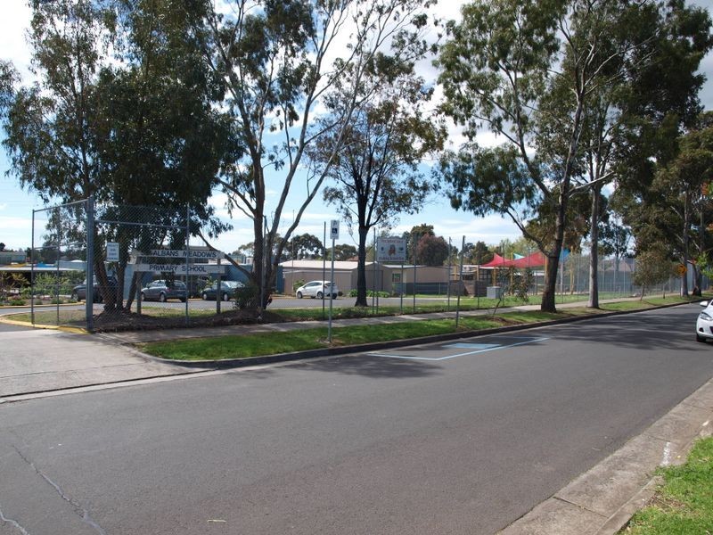11 Currajong Street, St Albans VIC 3021