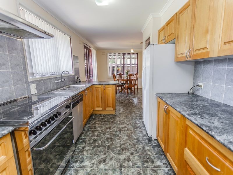 49 Wolverton Drive, Gladstone Park VIC 3043