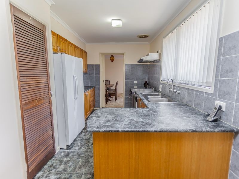49 Wolverton Drive, Gladstone Park VIC 3043