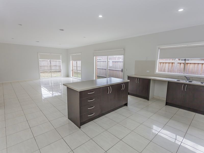 10 Taransay Way, Craigieburn VIC 3064