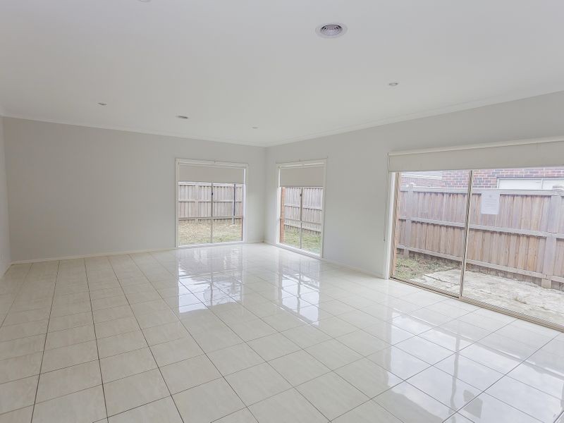 10 Taransay Way, Craigieburn VIC 3064