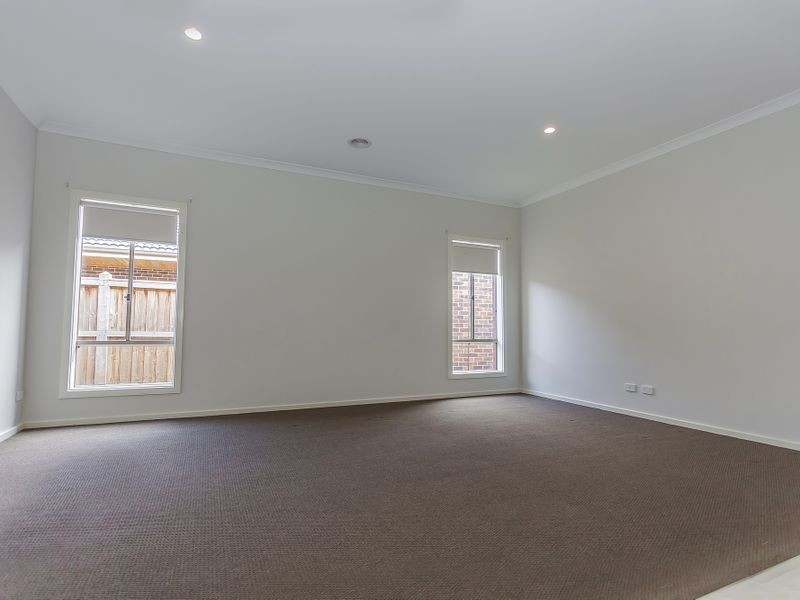 10 Taransay Way, Craigieburn VIC 3064