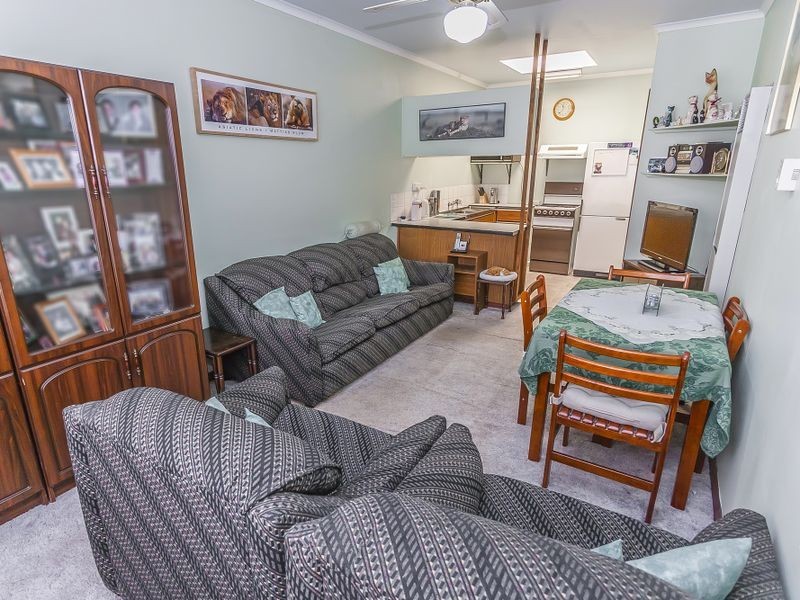 2/4 Carol Grove, Tullamarine VIC 3043