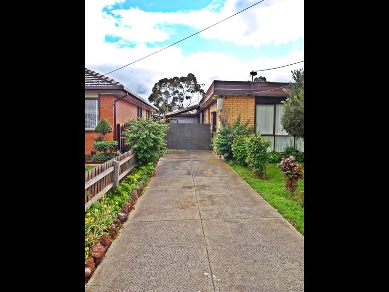 2/34 Sharps Road, Tullamarine VIC 3043