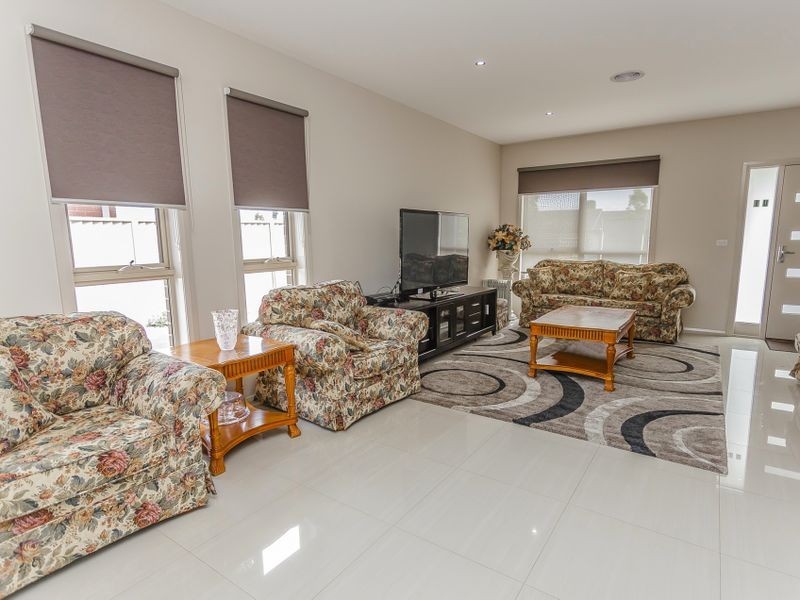 1/3 Fraser Court, Jacana VIC 3047