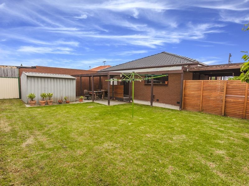24 Shawlands Drive, Tullamarine VIC 3043