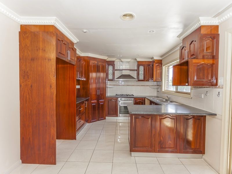 6 Rokewood Crescent, Meadow Heights VIC 3048