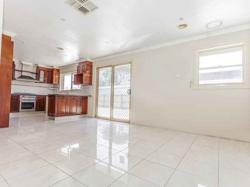 6 Rokewood Crescent, Meadow Heights VIC 3048