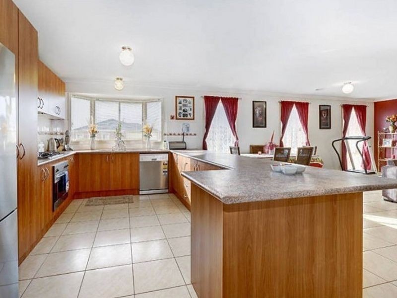 19 Lyons Avenue, Burnside Heights VIC 3023