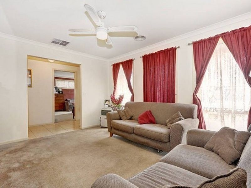 19 Lyons Avenue, Burnside Heights VIC 3023