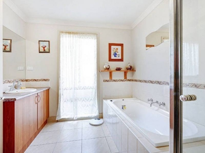 19 Lyons Avenue, Burnside Heights VIC 3023