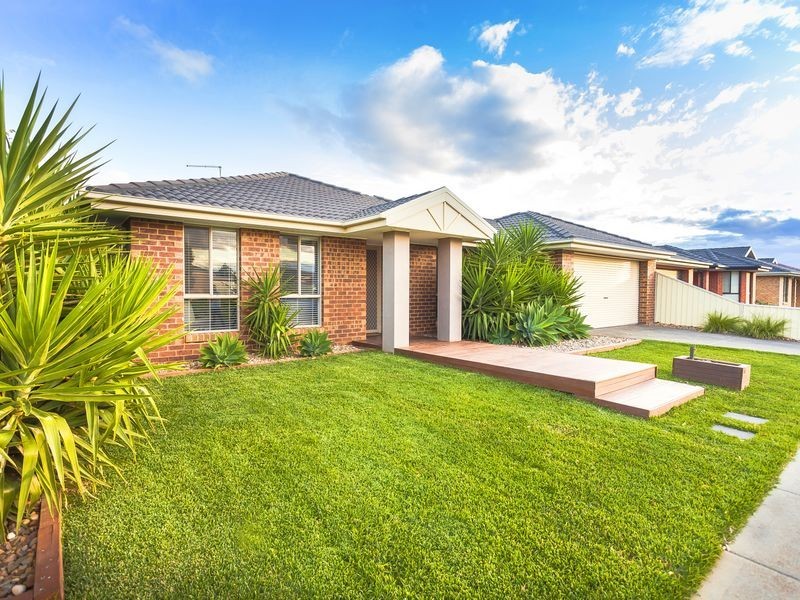 30 Fiddlewood Turn, Melton West VIC 3337