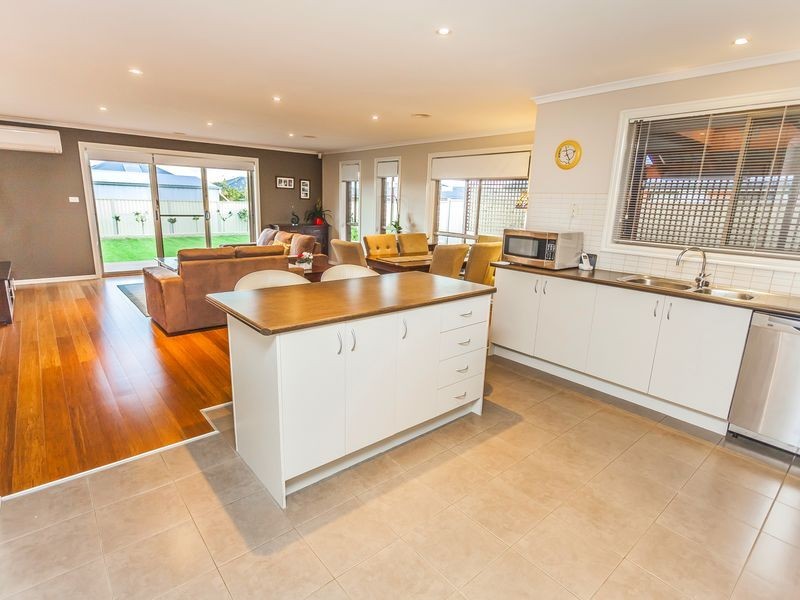 30 Fiddlewood Turn, Melton West VIC 3337