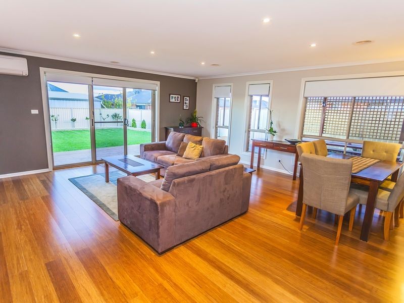 30 Fiddlewood Turn, Melton West VIC 3337