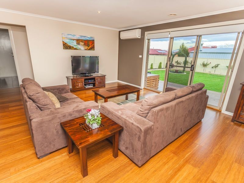 30 Fiddlewood Turn, Melton West VIC 3337