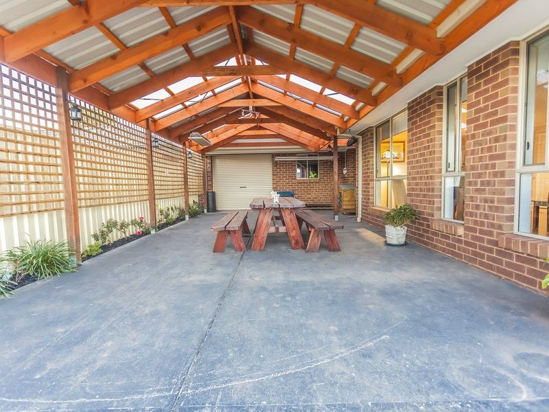 30 Fiddlewood Turn, Melton West VIC 3337