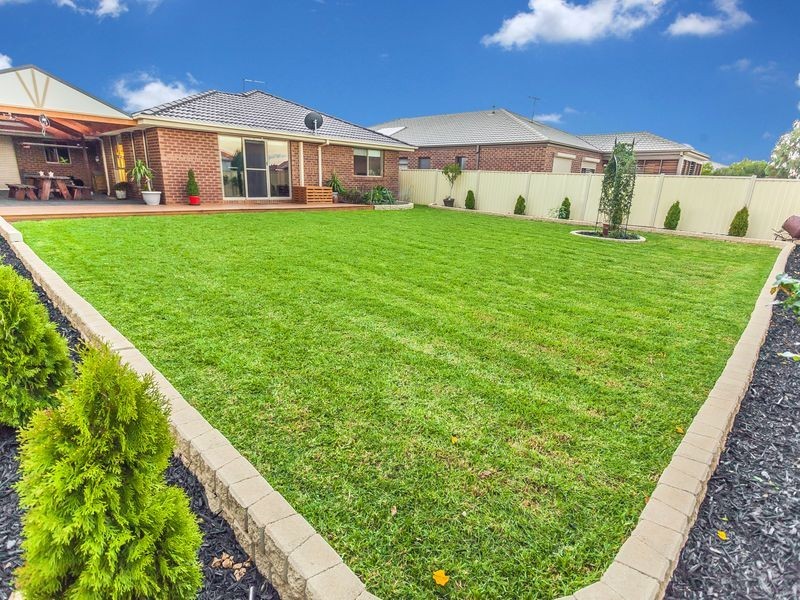 30 Fiddlewood Turn, Melton West VIC 3337