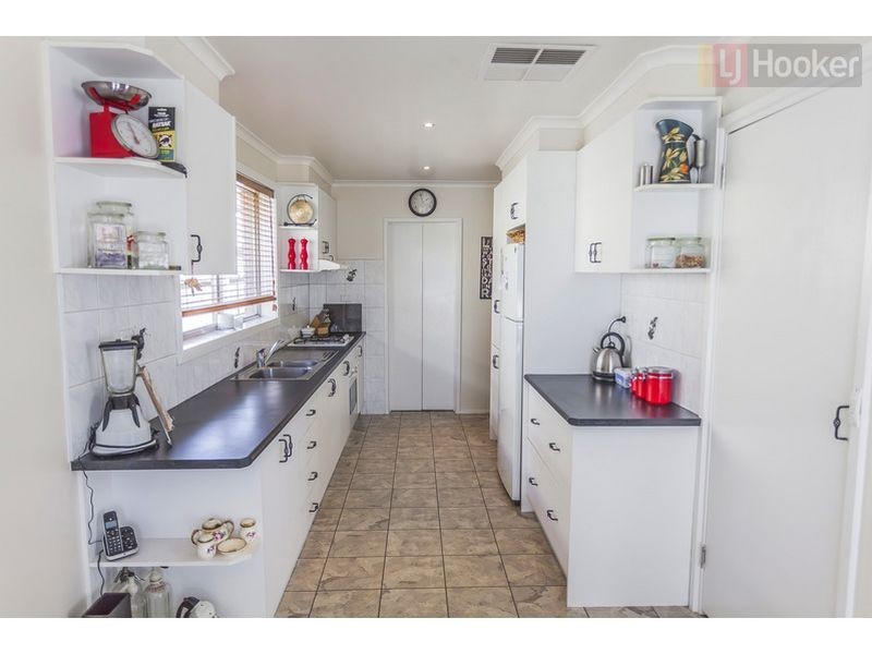 21 Bamford Avenue, Westmeadows VIC 3049