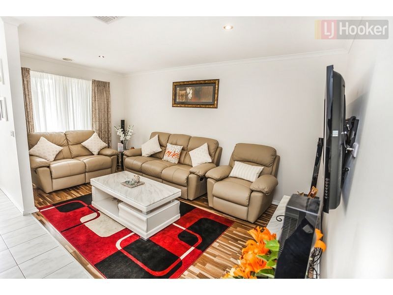 15 Bathurst Close, Craigieburn VIC 3064