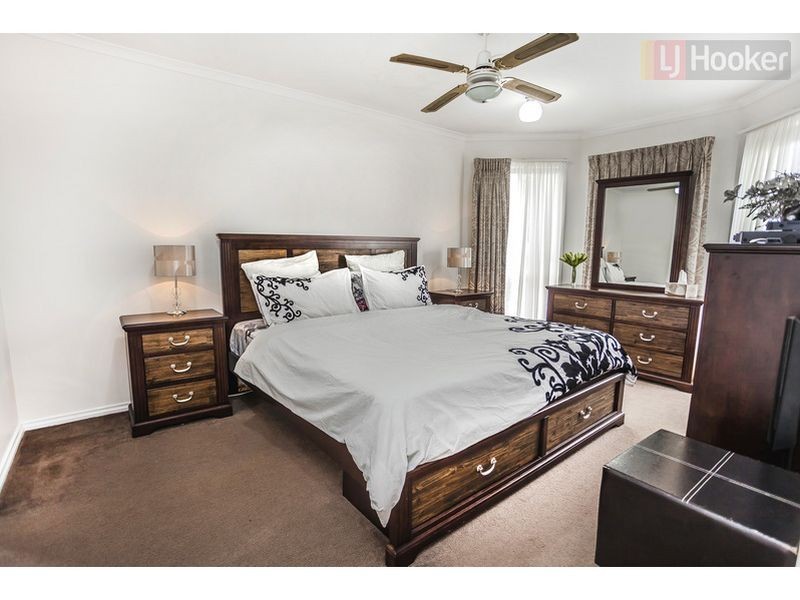 15 Bathurst Close, Craigieburn VIC 3064