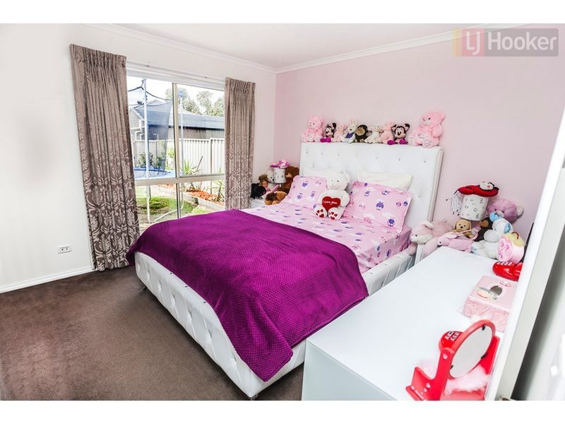 15 Bathurst Close, Craigieburn VIC 3064