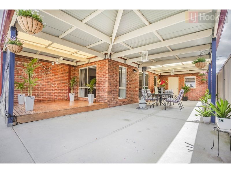 15 Bathurst Close, Craigieburn VIC 3064