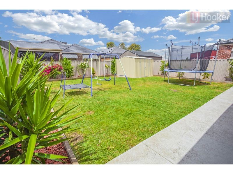 15 Bathurst Close, Craigieburn VIC 3064