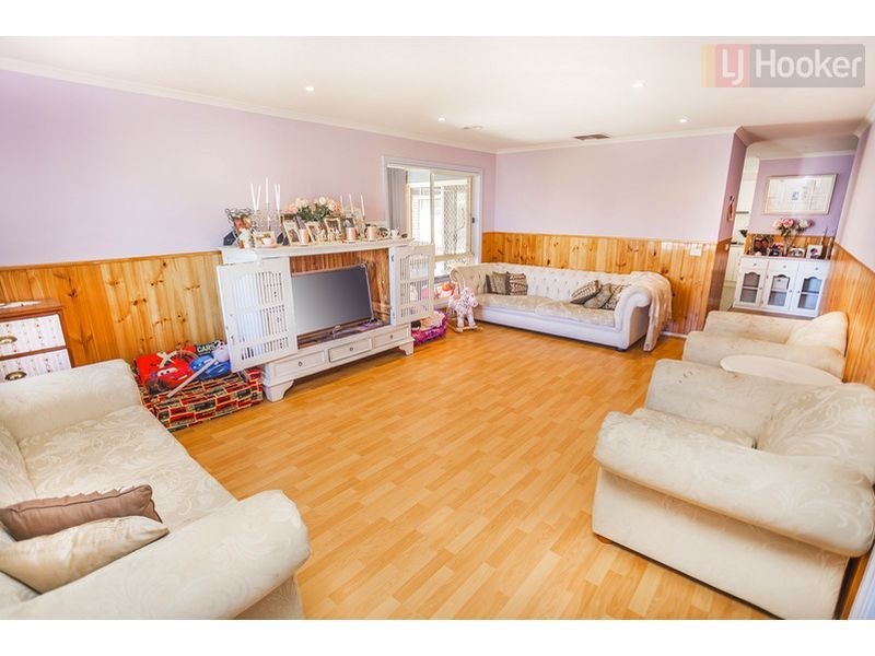 5 Burge Drive, Sunbury VIC 3429