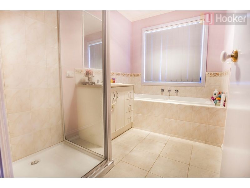 5 Burge Drive, Sunbury VIC 3429