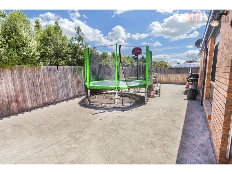 5 Burge Drive, Sunbury VIC 3429