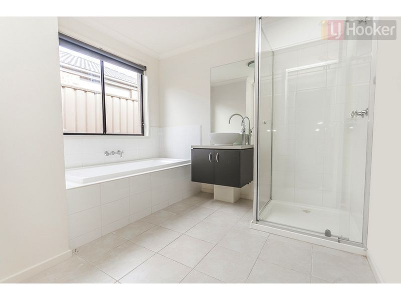 8 Rokewood Street, Burnside Heights VIC 3023