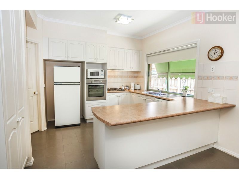 28 The Crest, Attwood VIC 3049