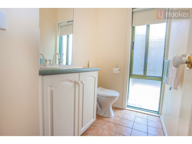 28 The Crest, Attwood VIC 3049